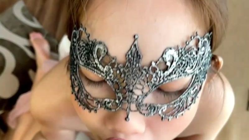 Che mặt bú cu tạo kích thích