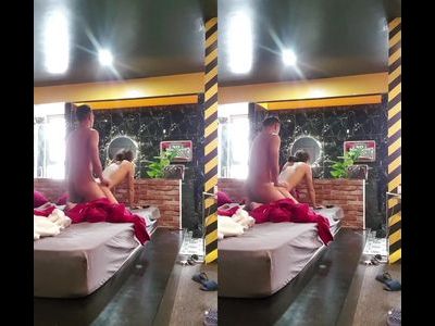 Chịch con phò xinh cực sướng phê lòi