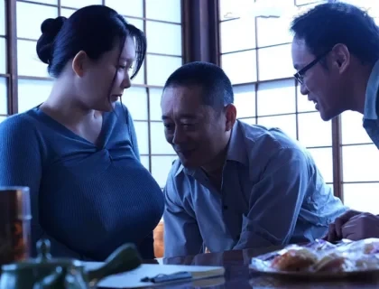 Cô vợ vú bự bị cả thị trấn hiếp dâm