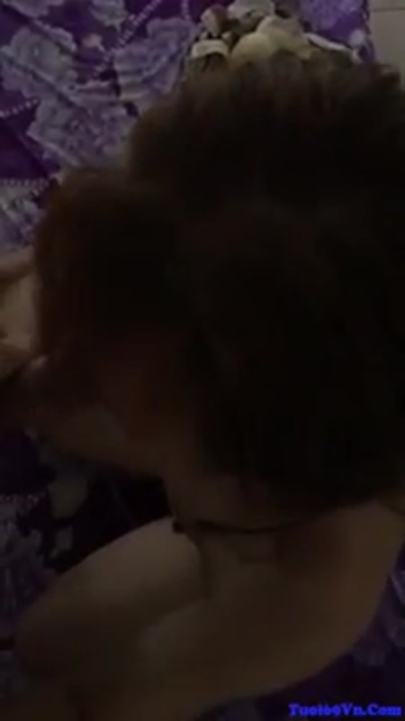 Cô vợ xinh dâm mút cu phê quá trời