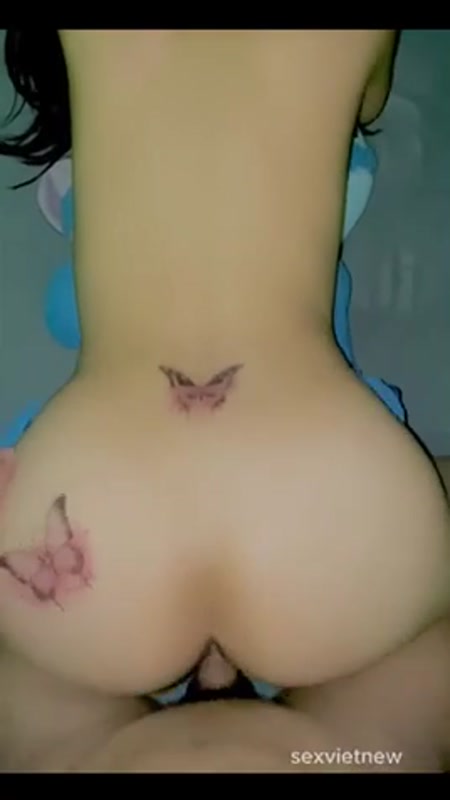 Doggy cô em xinh dáng đẹp quyến rũ không che