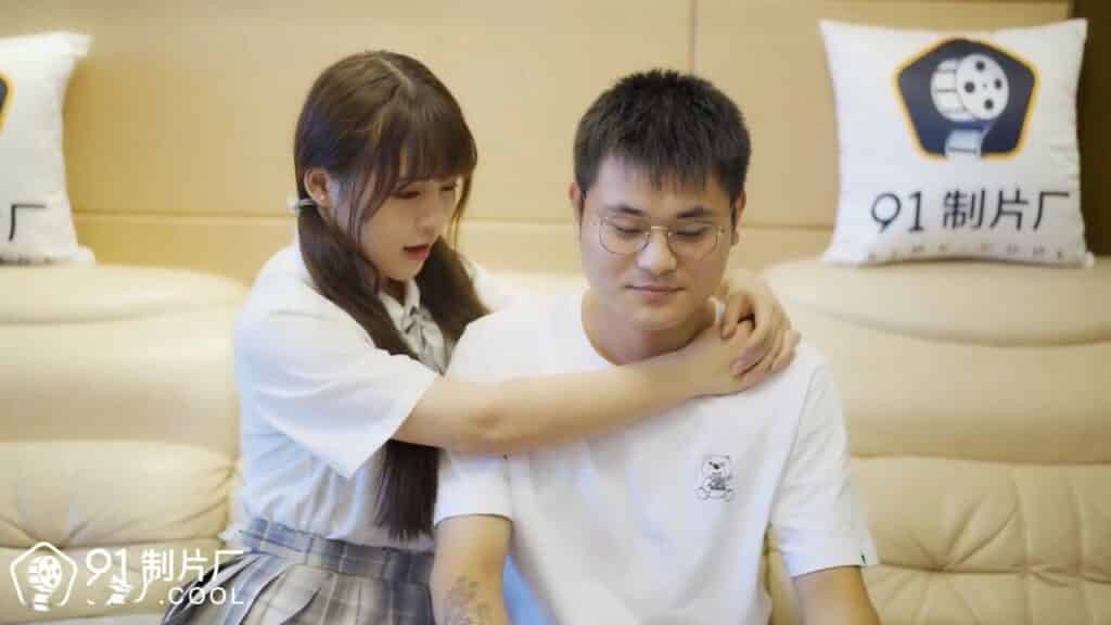 Em học sinh mới lớn gạ tình cậu gia sư dâm đãng