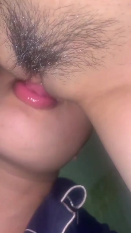 Liếm mút máng dâm nhiều nước của em sinh viên nứng quá