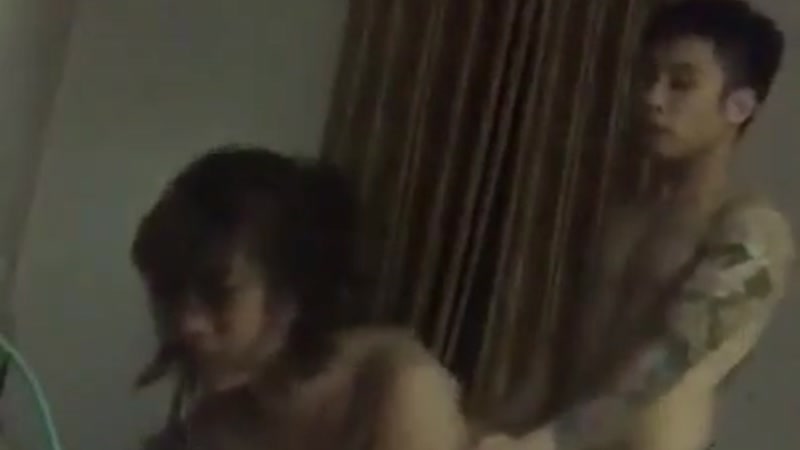 Qua nhà em chơi cả đêm không anh