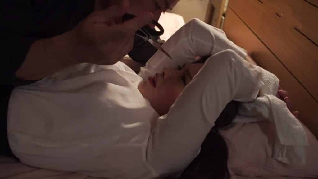 Sếp uy hiếp chịch vợ của nhân viên cấp dưới